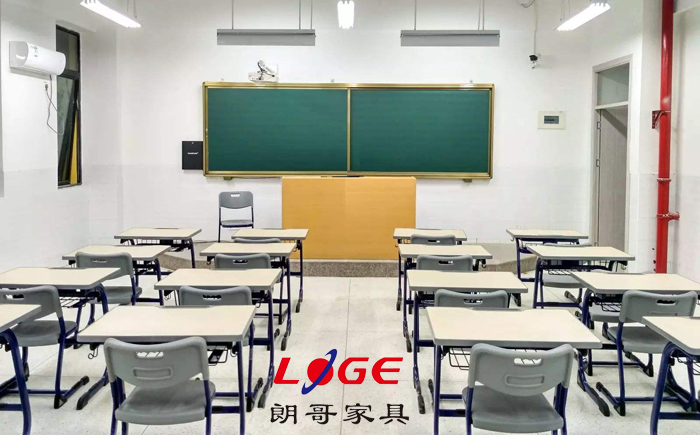中小學(xué)課桌椅